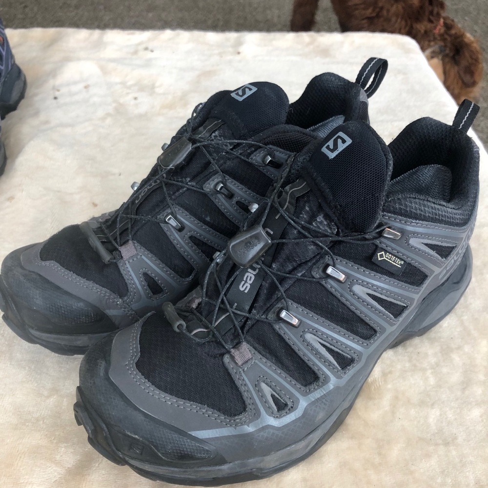Salomon no tie athletic shoes